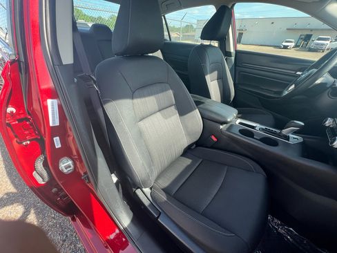 Used 2025 Nissan Altima 2.5 SV FWD image 15