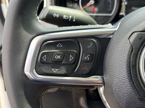 Used 2025 Jeep Wrangler Unlimited Sahara AWD/4WD image 32