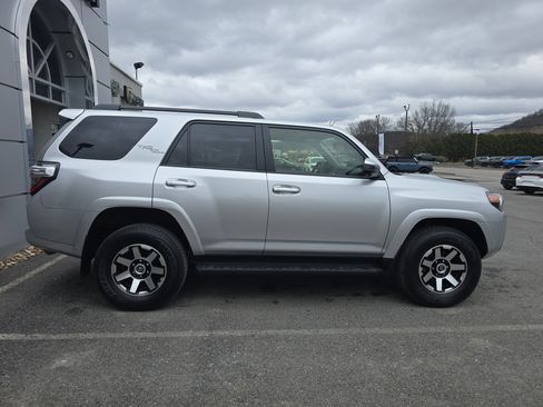Used 2024 Toyota 4Runner TRD Off-Road image 2