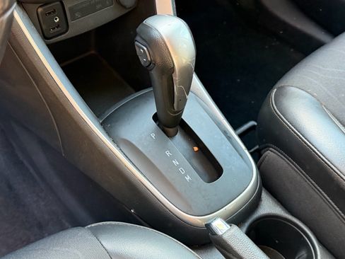 Used 2022 Chevrolet Trax LT w/ LT Convenience Package FWD image 12
