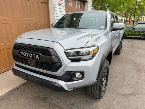 Used 2020 Toyota Tacoma TRD Off-Road AWD/4WD image 8