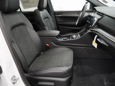 New 2026 Jeep Grand Cherokee Altitude AWD/4WD image 35