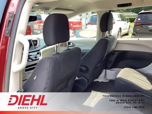 Used 2019 Chrysler Pacifica Touring Plus w/ Cold Weather Group FWD image 17