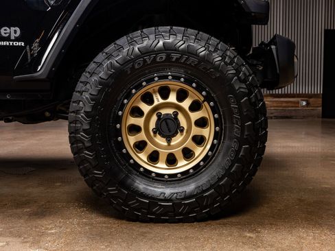 Used 2020 Jeep Gladiator Overland image 11