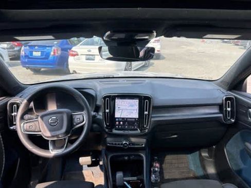 Used 2023 Volvo XC40 Recharge Ultimate AWD/4WD image 3