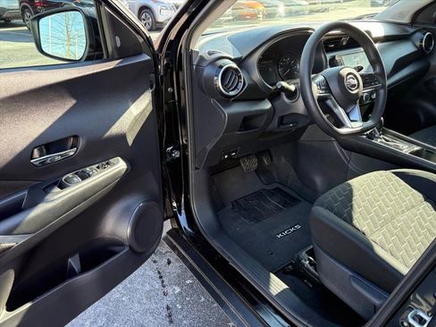 Used 2023 Nissan Kicks SV image 16