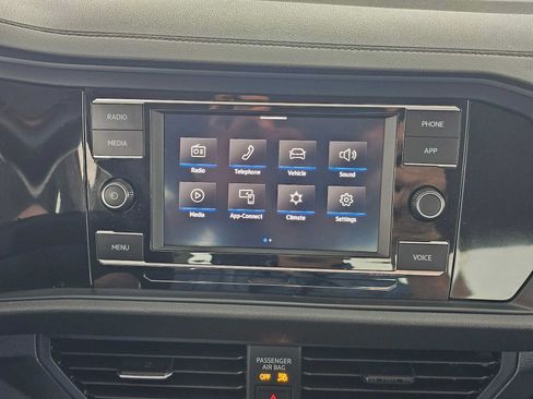Used 2024 Volkswagen Jetta SE FWD image 25