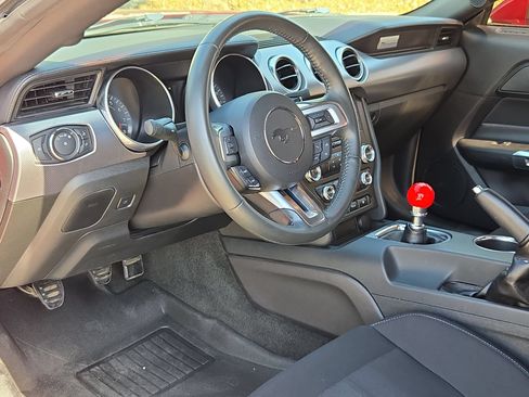 Used 2018 Ford Mustang GT RWD image 12