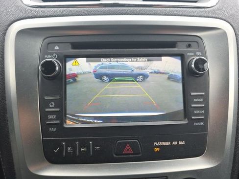 Used 2013 GMC Acadia SLE image 22