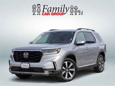 Used 2025 Honda Pilot Touring image 1