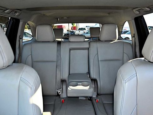 Used 2018 Toyota Highlander XLE image 25