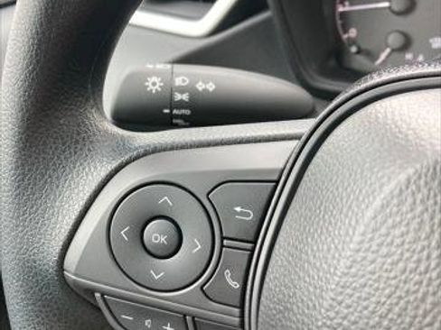 Certified 2025 Toyota Corolla LE FWD image 28