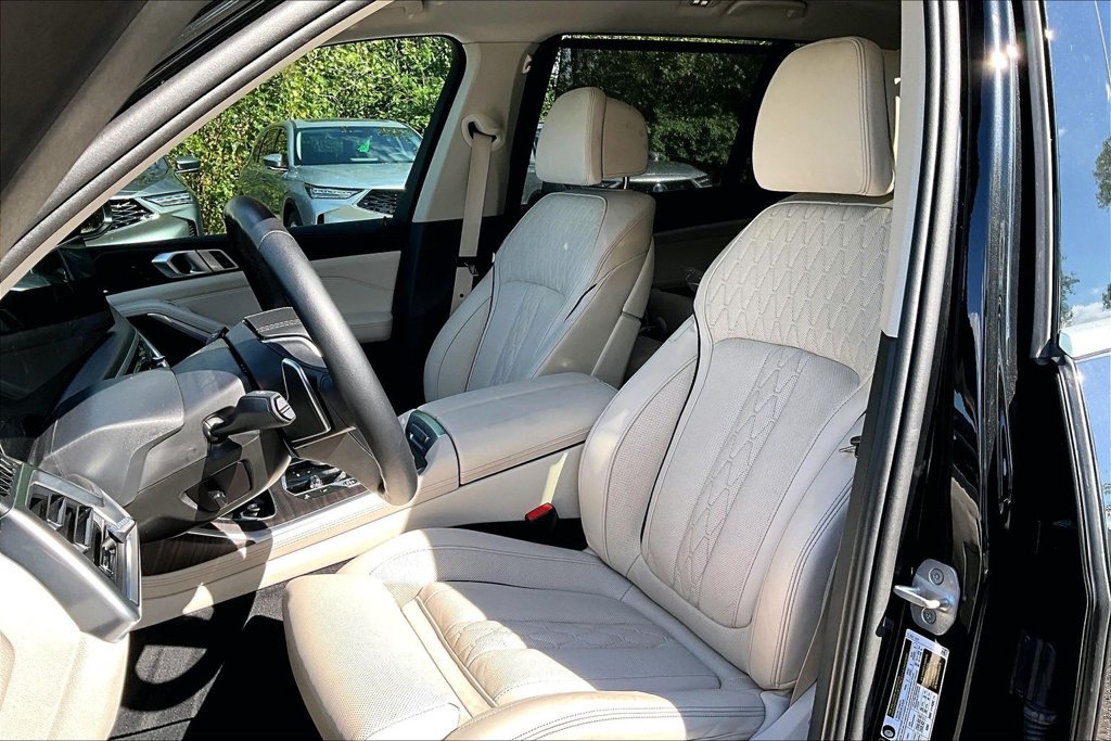 Used 2025 BMW X7 xDrive40i w/ Premium Package AWD/4WD image 34