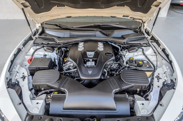 Used 2018 Maserati Ghibli RWD image 16