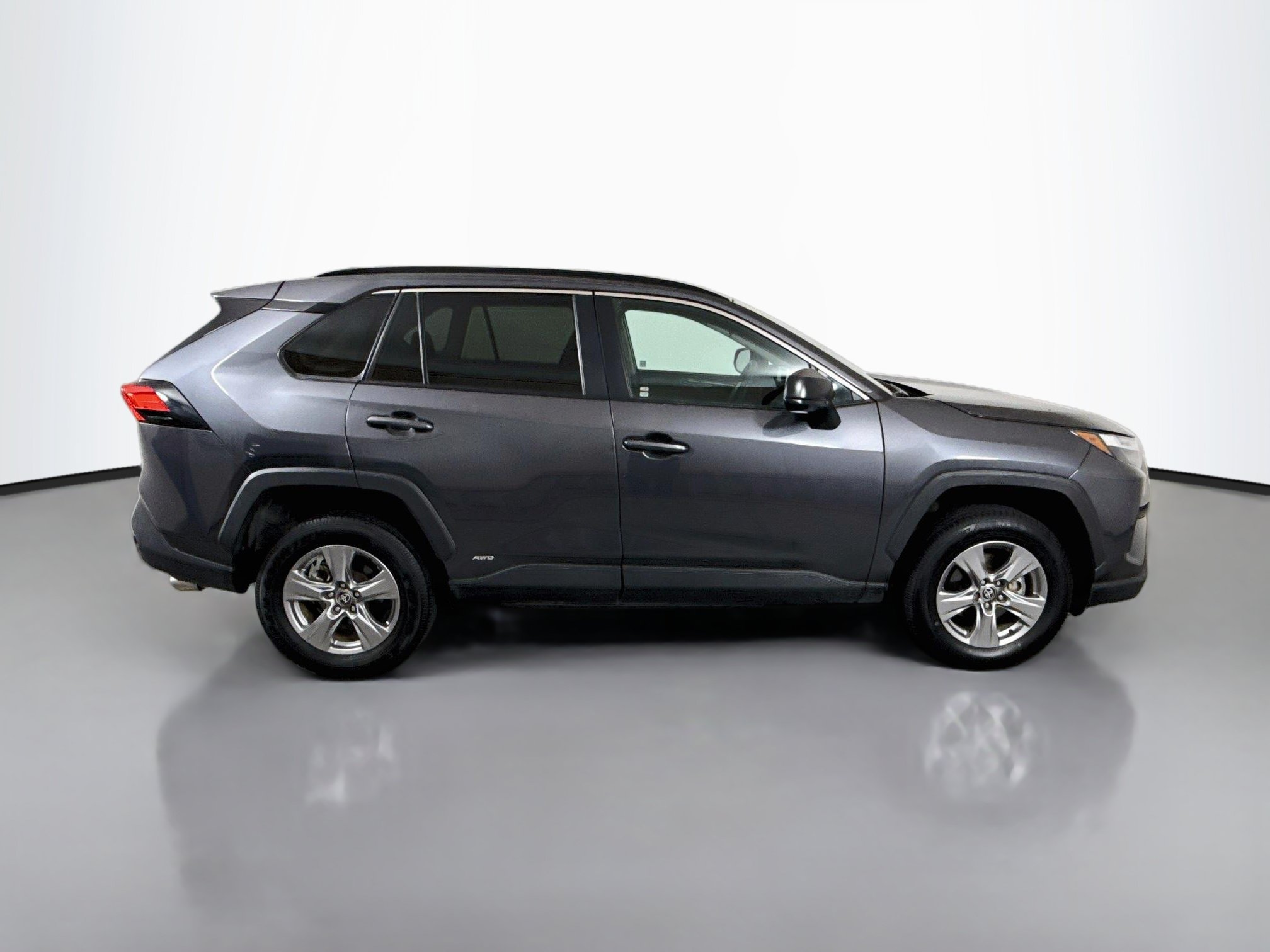Used 2025 Toyota RAV4 LE AWD/4WD image 8