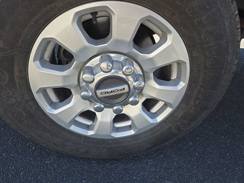 Used 2024 Ford F250 XLT AWD/4WD image 36