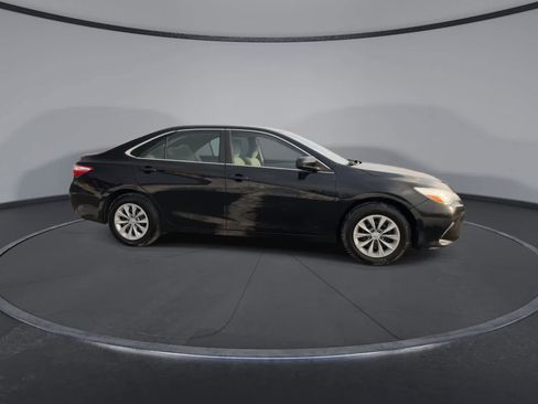 Used 2017 Toyota Camry LE image 9