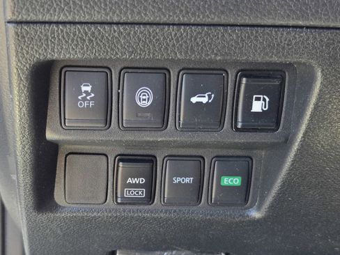 Used 2020 Nissan Rogue SV AWD/4WD image 25