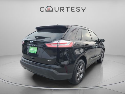 Used 2024 Ford Edge SEL w/ Sport Appearance Package image 4