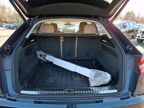 Used 2023 Audi Q8 Prestige image 30