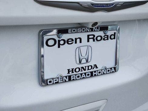 Used 2017 Chrysler Pacifica LX image 30