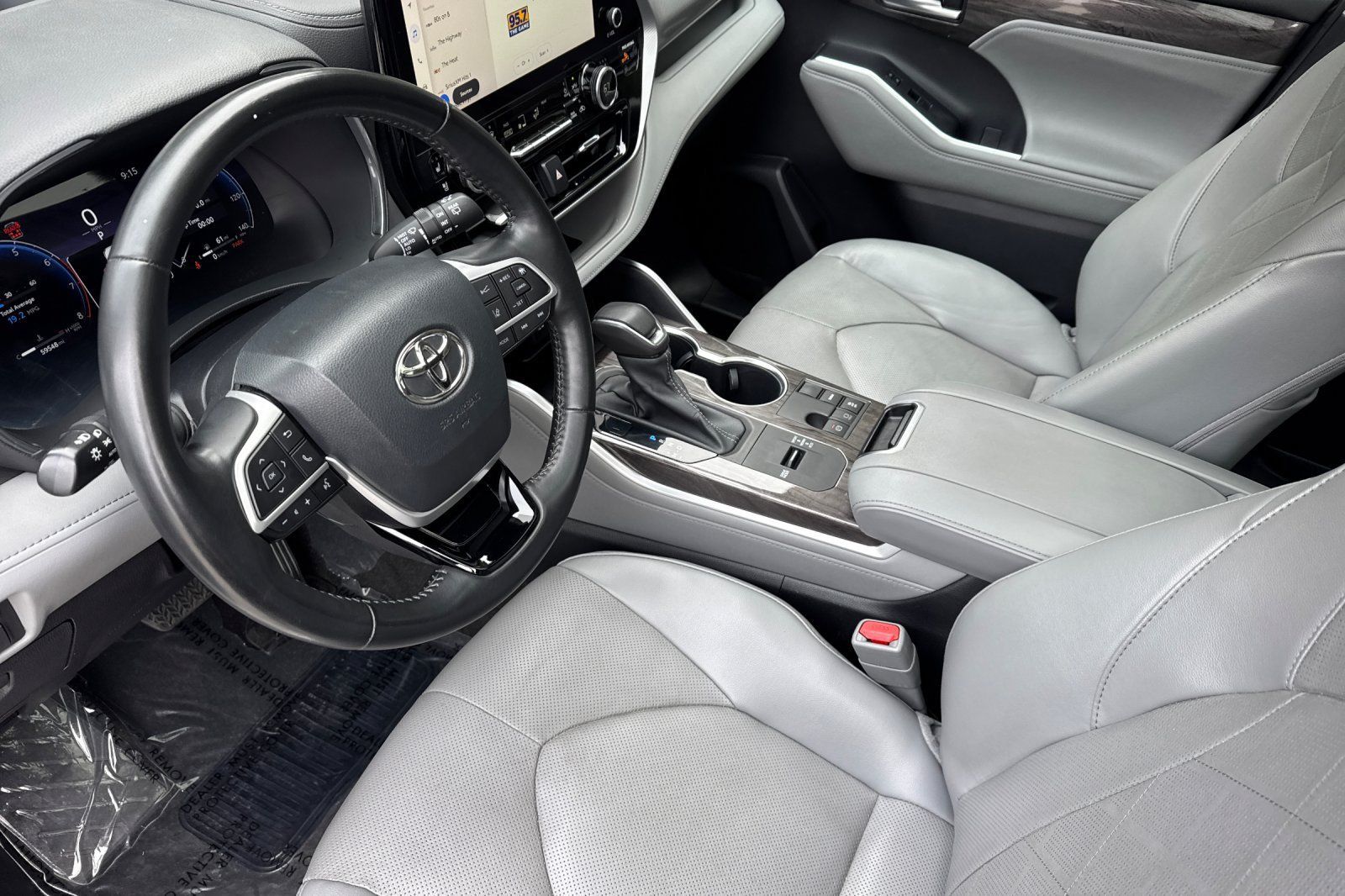 Used 2023 Toyota Highlander Platinum FWD image 10