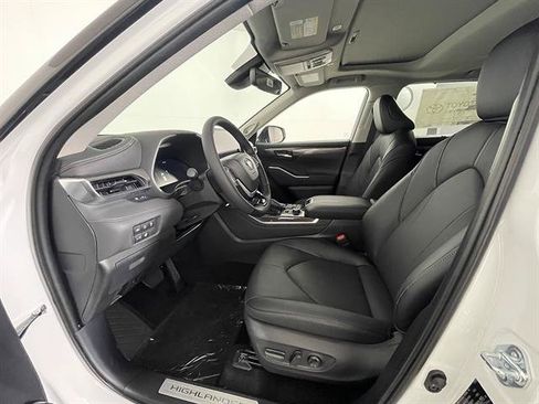 New 2026 Toyota Highlander Limited AWD/4WD image 9
