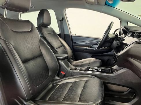 Used 2023 Chevrolet Bolt LT w/ Infotainment Package FWD image 10