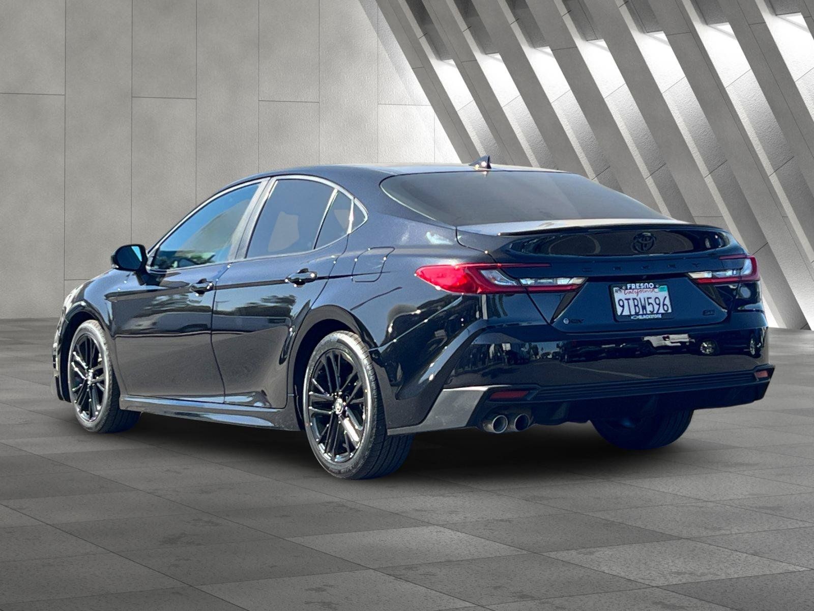 Used 2025 Toyota Camry SE FWD image 6
