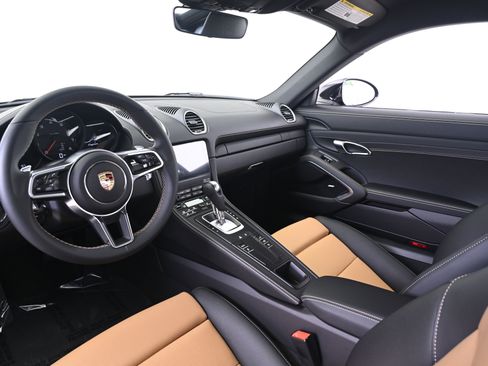 Certified 2025 Porsche 718 Cayman image 4