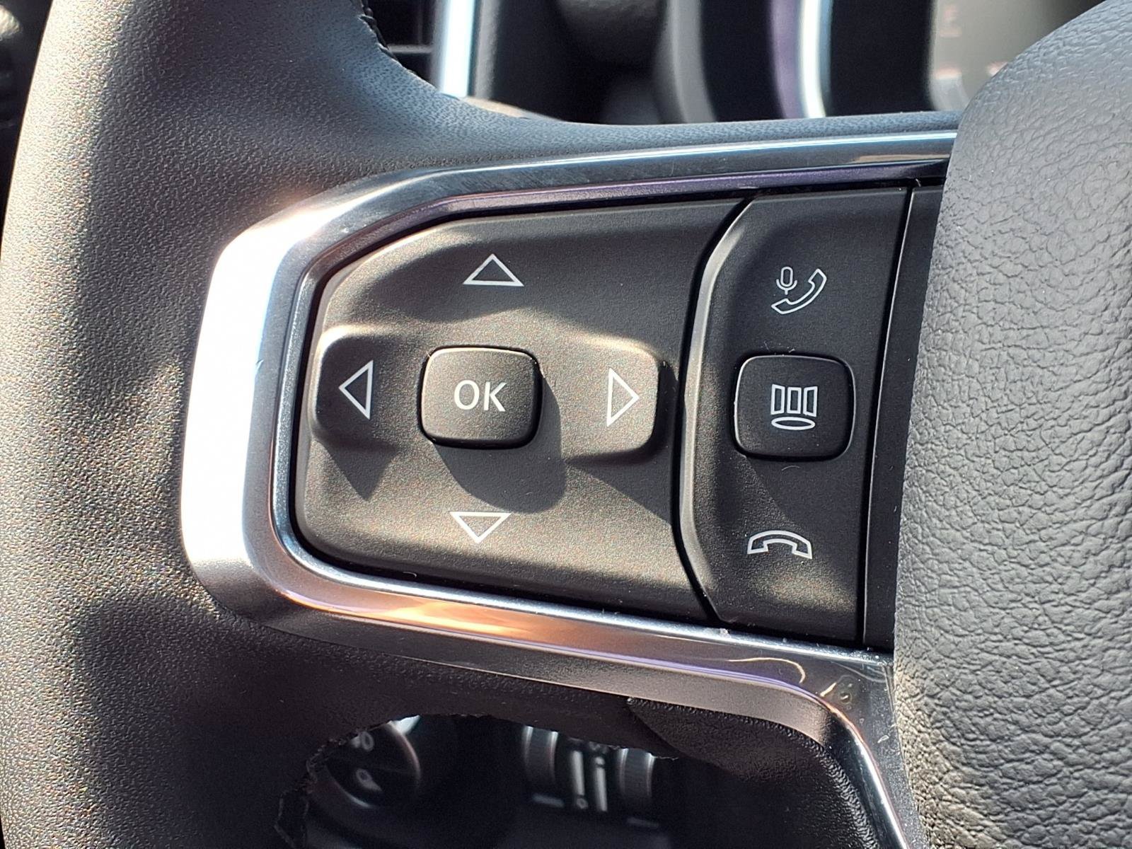 Used 2025 RAM 2500 Laramie AWD/4WD image 21