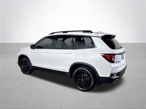 Used 2025 Honda Passport Black Edition image 8