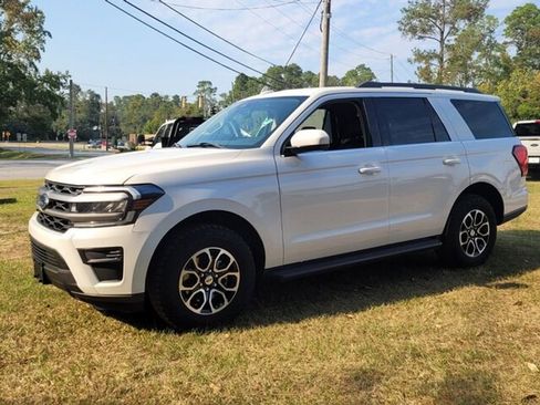 Used 2024 Ford Expedition XLT image 4