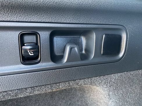 Used 2025 Mercedes-Benz GLC 300 image 16