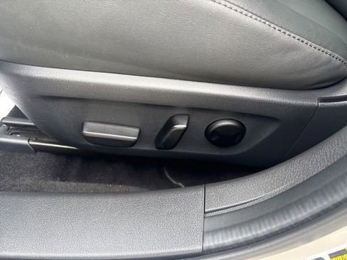 Used 2023 MAZDA MAZDA3 s FWD image 5