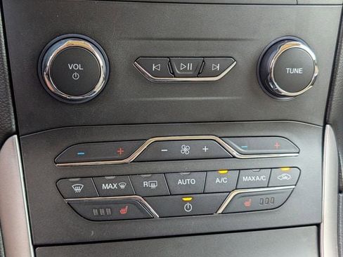 Used 2020 Ford Edge SEL w/ Convenience Package FWD image 18