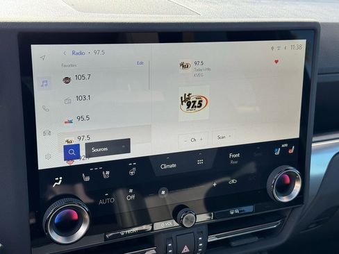 Used 2025 Lexus GX 550 w/ Accessory Package (2T) image 30