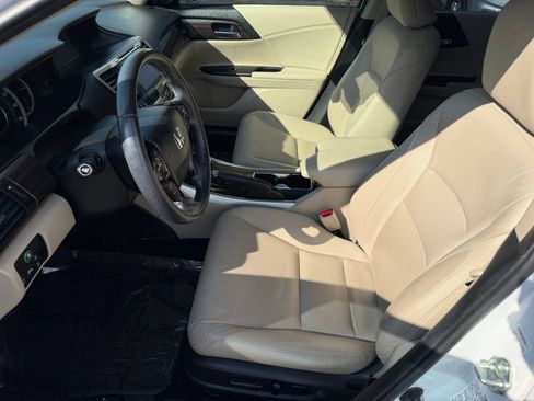 Used 2017 Honda Accord Touring image 5