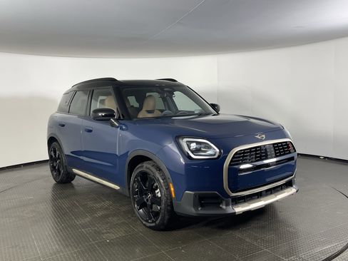 Used 2025 MINI Cooper Countryman S image 2