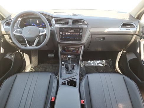 Used 2022 Volkswagen Tiguan SE FWD image 9