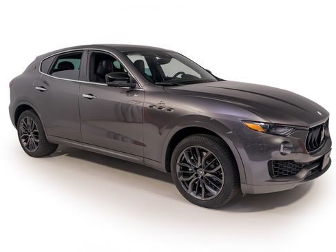 Used 2024 Maserati Levante GT Ultima image 9