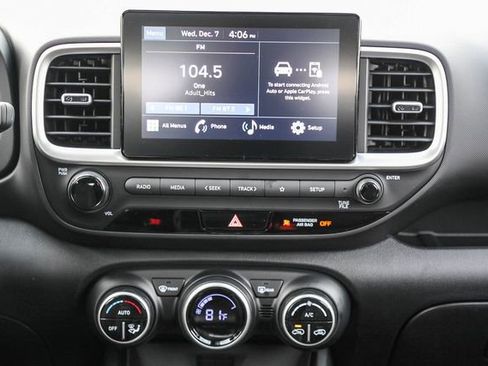 New 2025 Hyundai Venue SEL image 16