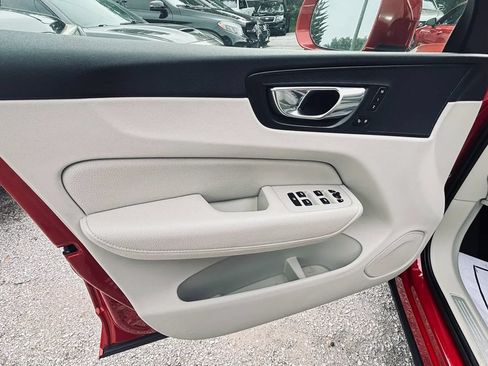 Used 2018 Volvo XC60 T6 Momentum AWD/4WD image 11