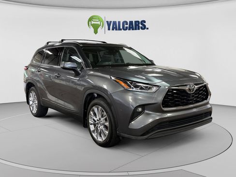 Used 2020 Toyota Highlander Limited AWD/4WD image 7