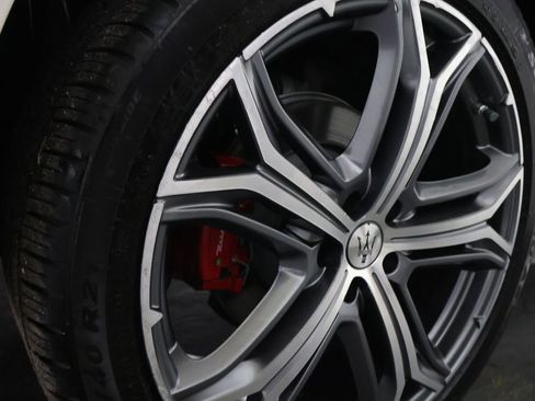 Used 2020 Maserati Levante AWD/4WD image 29