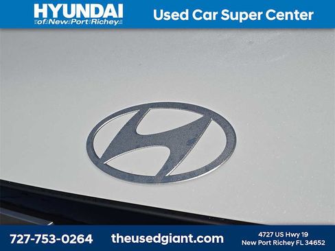 New 2026 Hyundai Santa Fe SE image 12
