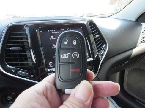 Used 2019 Jeep Cherokee Limited AWD/4WD image 42