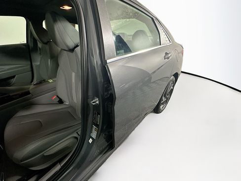 Used 2025 Hyundai Elantra SEL FWD image 12