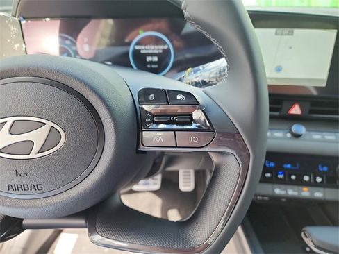 New 2025 Hyundai Elantra SEL image 24