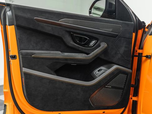Used 2024 Lamborghini Urus Performante AWD/4WD image 46